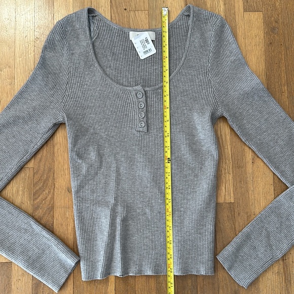 *last chance* NWT. Becul | crop, fitted, ribbed grey long sleeve sweater - Picture 6 of 16